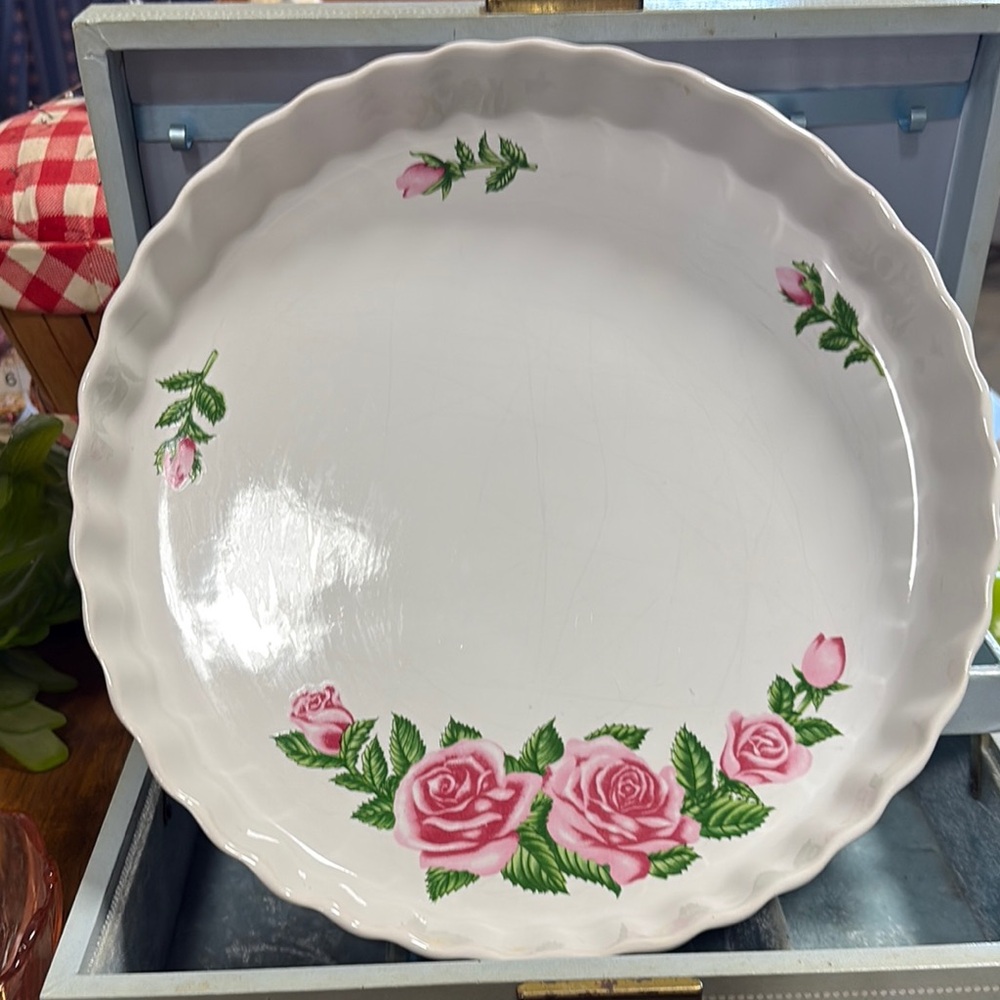 Christineholm Elegant Pink Roses Scalloped 10” Baking Quiche/Pie Dish Platter
9